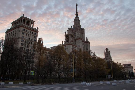 На журфаке МГУ рассказали подробности инцидента с задержанным мужчиной: "Прошел по служебному удостоверению"