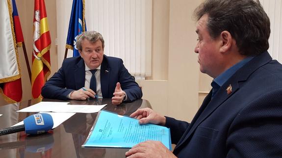Южноуральцы пожаловались депутату Госдумы на благоустройство и транспорт