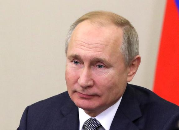 Владимир Путин подписал закон о зачислении в одну школу братьев и сестер