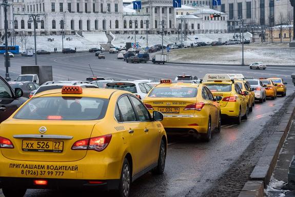 В России уже пару месяцев идёт война. Война таксистов против агрегаторов