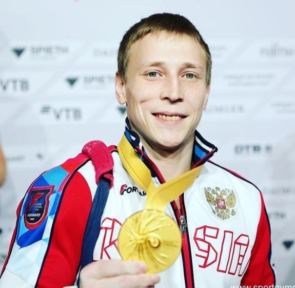 Российский гимнаст Аблязин возобновил тренировки после перелома ноги