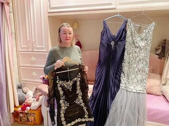 Мама Юлии Началовой подарила ее несколько концертных платьев ведущему
