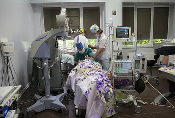 Умерла учитальница, которую автомобиль сбил с группой детей около театра в Нижнем Новгороде