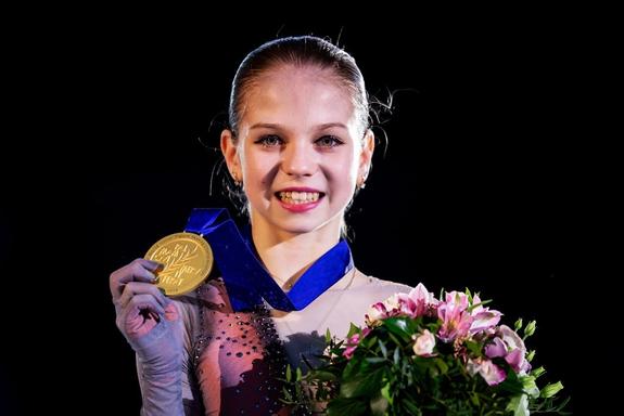 Александра Трусова стала первой в мире женщиной, выполнившей четверной флип на официальных соревнованиях