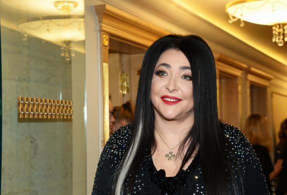 Лолита Милявская расцеловала руки Лободе на публичном мероприятии