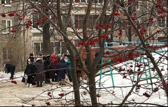 В Екатеринбурге за выброшенной из магазинов просрочкой стали выстраиваться очереди