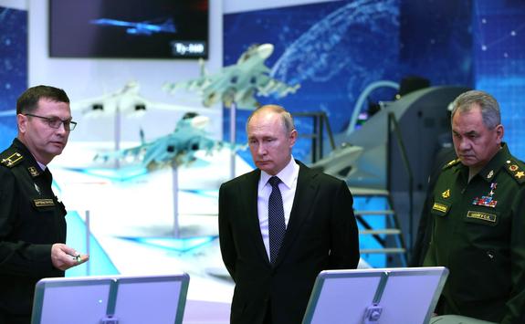 Путин планирует популяризацию Конституции среди школьников