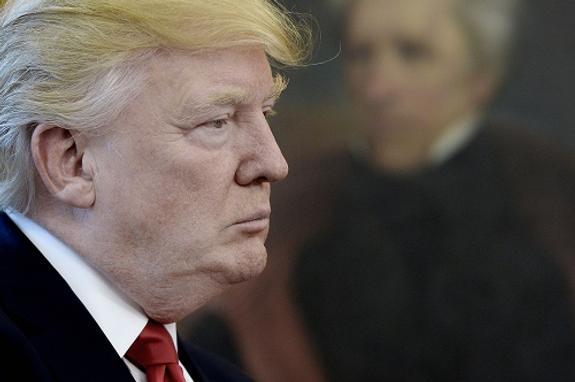 Конгрессмен предложила запретить для Трампа Твиттер