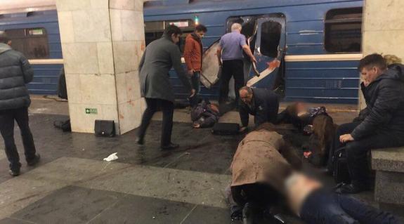 Не менее 10 человек погибло при взрыве в метро в Санкт-Петербурге
