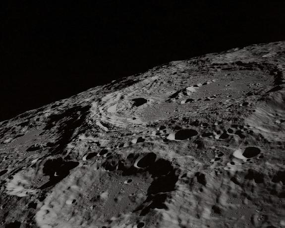 Окаменелый череп животного обнаружен на Луне (ВИДЕО)