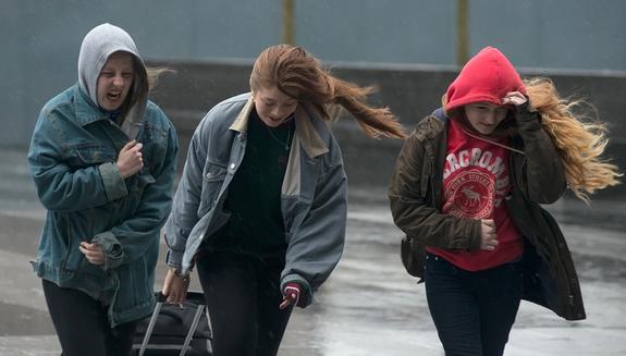 Угроза урагана миновала Москву, но желтый уровень опасности сохраняется