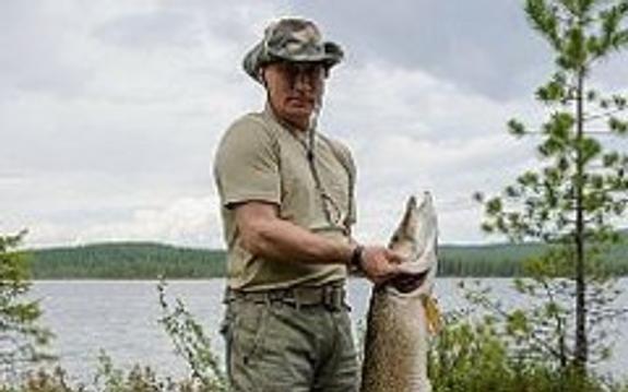 Песков заинтриговал удачной рыбалкой Путина