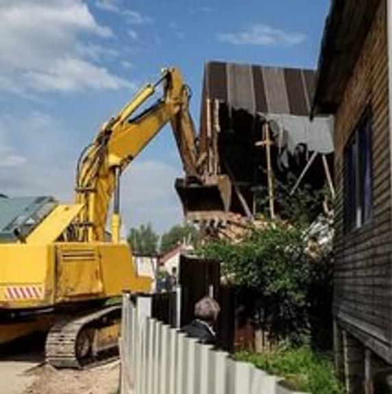 Видео, как в Татарстане тяжелая техника сносит цыганский поселок