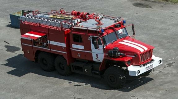 В Братске загорелся дачный автобус с пассажирами внутри