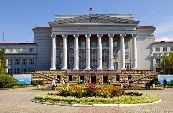 Студенты УрФУ получили "студики" из рук главы региона