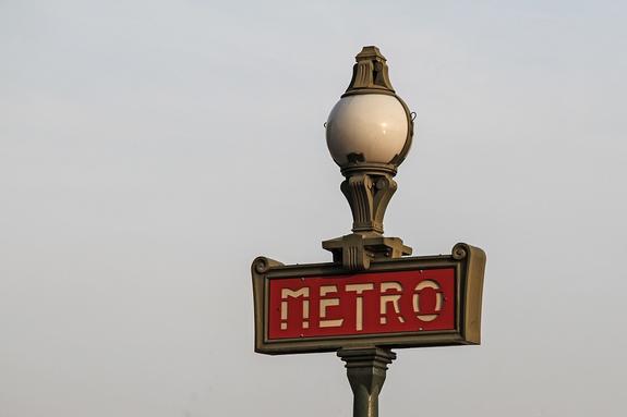 Мощный взрыв прогремел в парижском метро