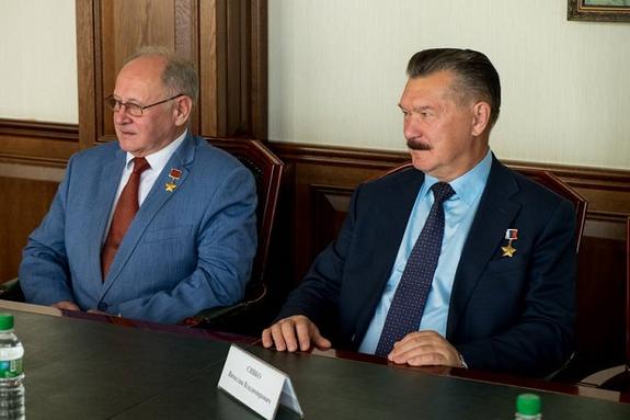 Десантник и космонавт расскажут сахалинским школьникам о своих заслугах