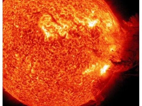 Мощнейшая солнечная вспышка привела к сбоям связи в Европе и США