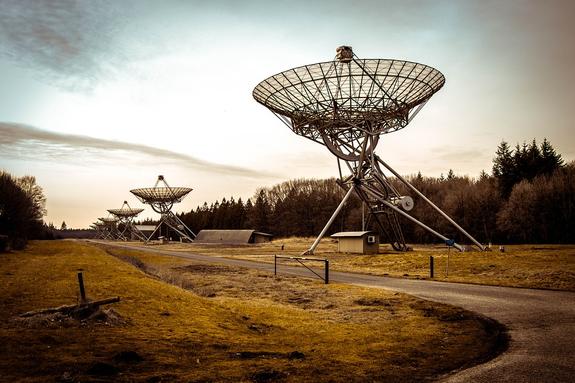 Сверхмощный сигнал из далекой галактики приняли немецкие астрономы