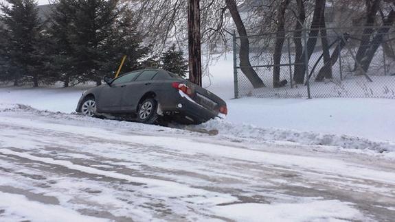 На Южном Урале утром из-за снега произошло более 100 аварий