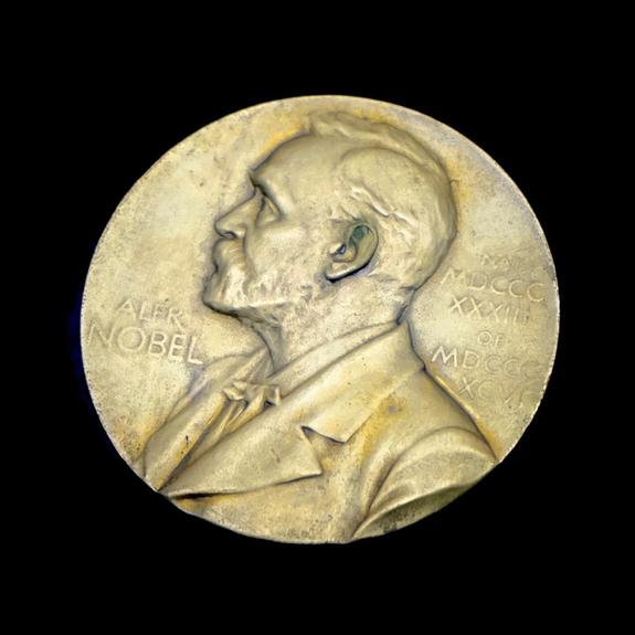 Стало известно, кому достанется Нобелевская премия по физике