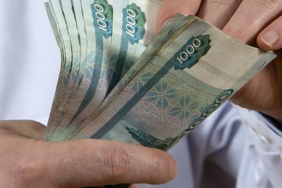 Зарплаты чиновникам и депутатам увеличат в будущем году
