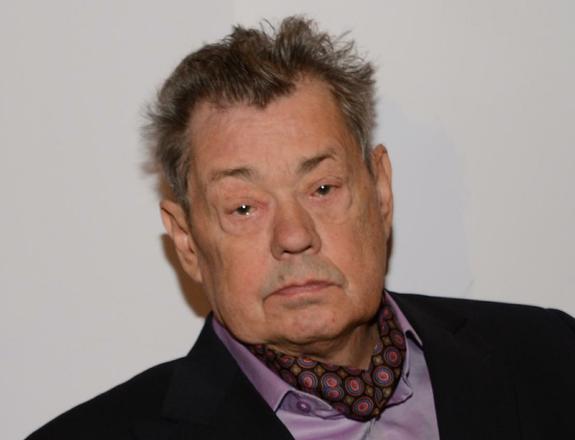 Николай Караченцов, у которого нашли неоперабельную опухоль, успокаивает жену