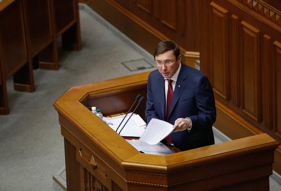 Украинский генпрокурор похвалил супругу за оскорбления депутатов Рады