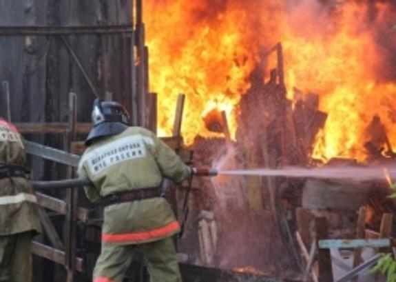 Пожар произошел на рынке "Восточный" в Ростове-на-Дону