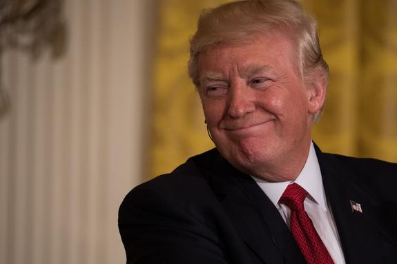 Трамп не пожелал раскрыть тайну своего "свежего" внешнего вида