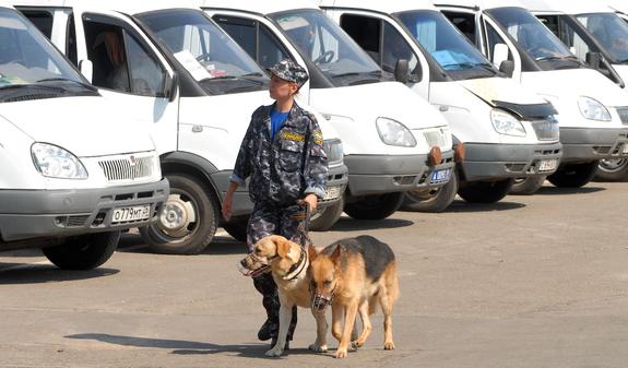 Из двух "заминированных" центров в Москве эвакуировали 11 тысяч человек