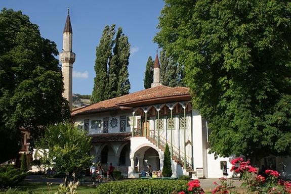 Киев потребовал от ЮНЕСКО остановить реставрацию Ханского дворца в Крыму