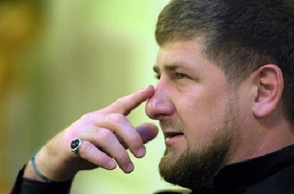 Стало известно, кому Кадыров подарил iPhone X за лучшее стихотворение о Путине