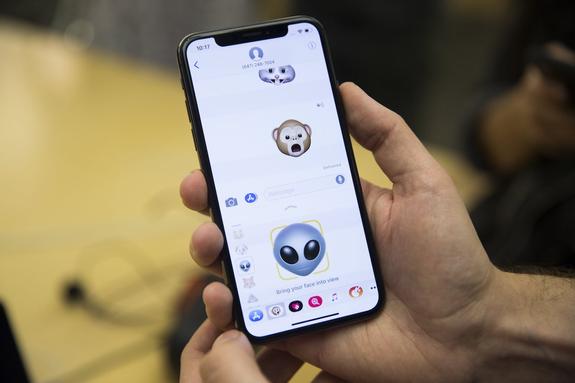 Apple предупредил пользователей о возможных проблемах с дисплеем у iPhone X