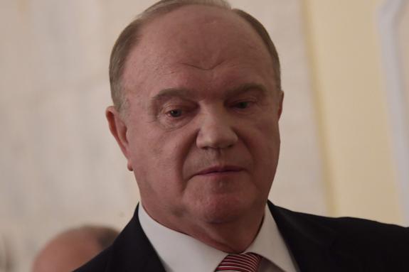 Зюганов идет на президентские выборы с программой "10 шагов к достойной жизни"