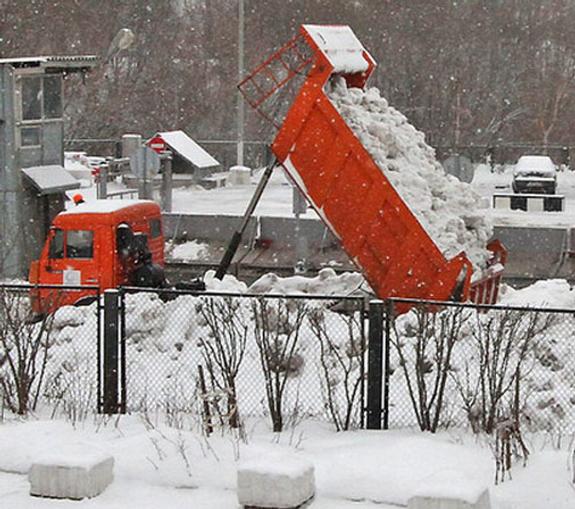 Весна пришла в Москву со снегом