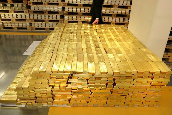 Золотой запас скоро достигнет 2 тыс. тонн