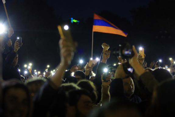 Полиция заблокировала главную площадь Еревана