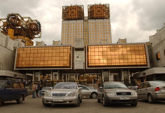 Так веру в господа от нас увозят потихоньку