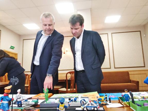 Члены Общественного совета выбрали лучший рисунок полицейского