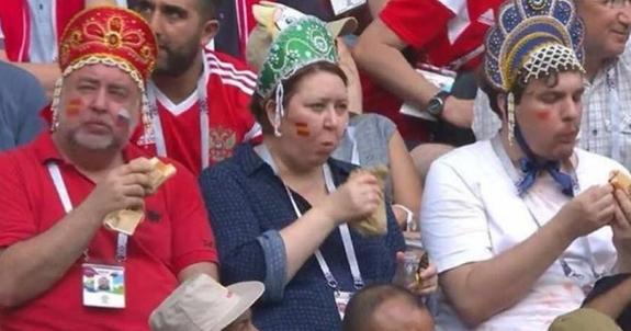 "Фанаты в кокошниках" приглашены на матч в качестве талисманов сборной РФ
