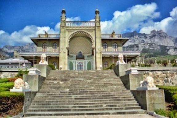 Самые прибыльные музеи Крыма - Бахчисарайский и Алупкинский