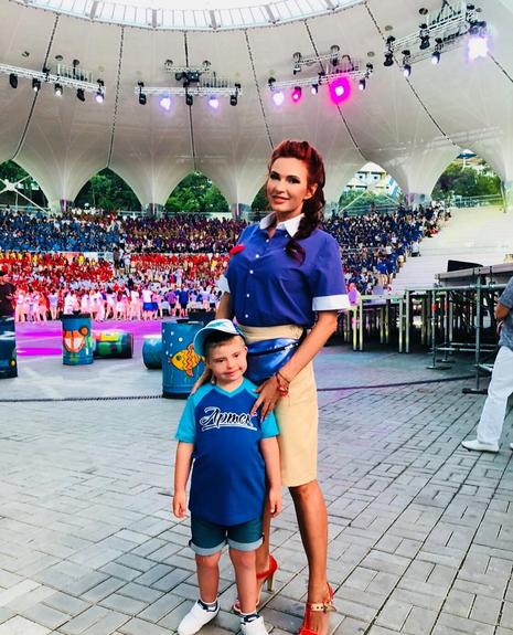 Эвелина Бледанс решила устроить скандал Хабенскому за отказ в фото с ее сыном