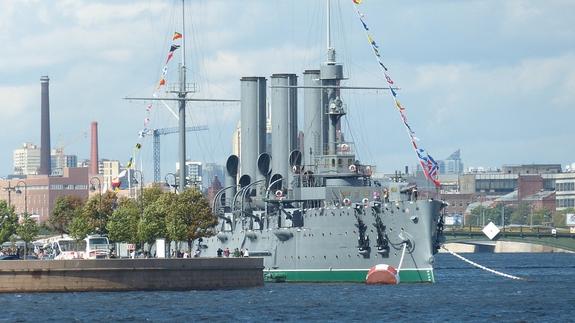 В акватории Невы прошла ночная тренировка военно-морского парада