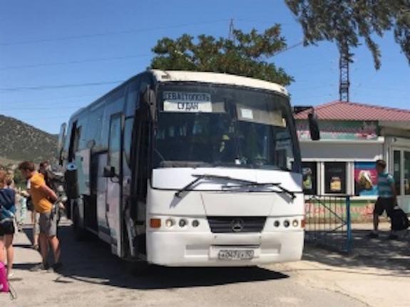 Водитель не стал ждать пассажирку, у которой в автобусе сидел слепой ребенок