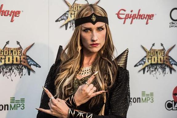 В США погибла вокалистка хеви-метал-группы Huntress Джилл Джанус