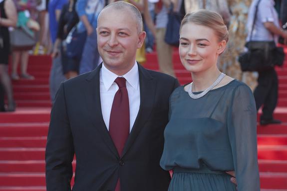 "Любит страдать по моральным уродцам", блогер о разводе Акиньшиной