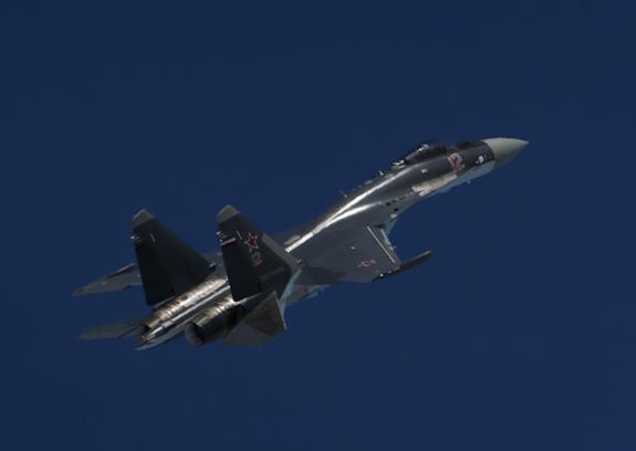Американское издание назвало российский истребитель Су-35 "ночным кошмаром" США
