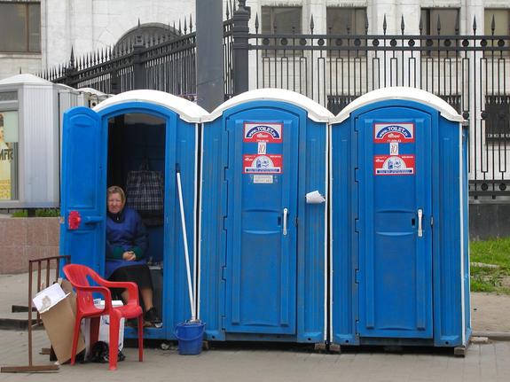 В Москве негодуют из-за устроивших в музеях туалет китайцев
