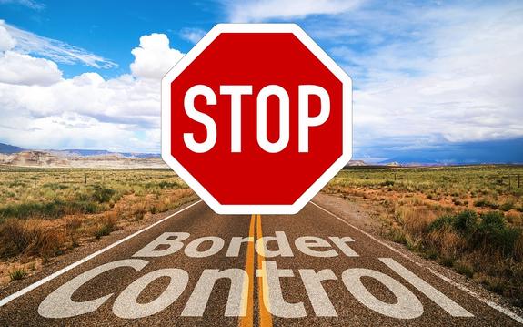 Группа гражданских лиц пыталась блокировать КПП на границе с Россией